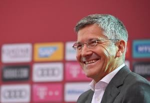 官方：拜仁董事会一致提名海纳第3次竞选拜仁主席，有望再任职3年